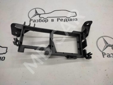 Кронштейн блока предохранителей MERCEDES-BENZ M-класс W164 рестайлинг (2008 - 2011) — Разборка Мерседес