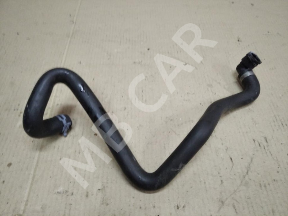 Патрубок ОЖ MERCEDES-BENZ GLA-класс X156 рестайлинг (2017 - 2020) фото 1 — Разборка Мерседес