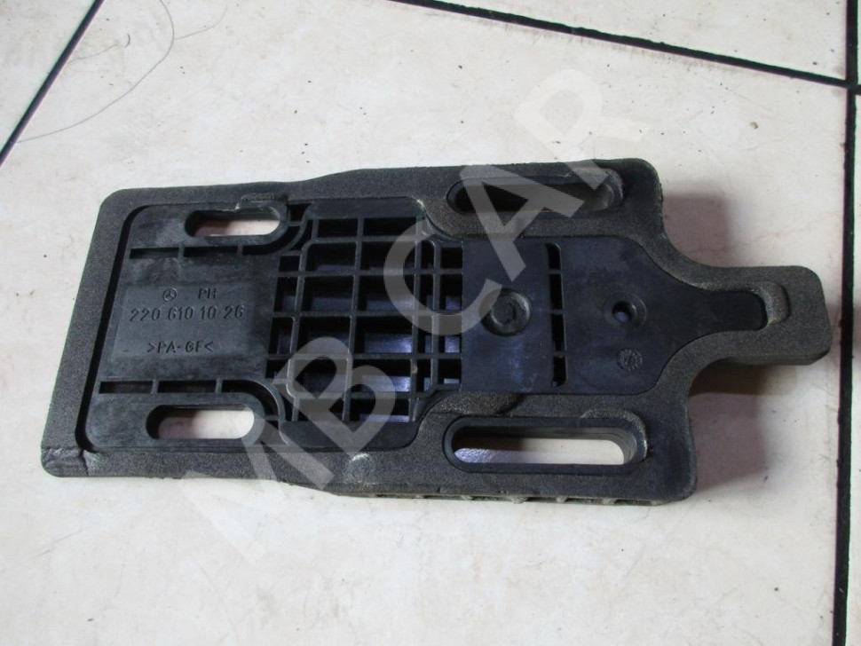 Кронштейн усилителя заднего бампера MERCEDES-BENZ S-класс W220 рестайлинг (2002 - 2005) фото 1 — Разборка Мерседес