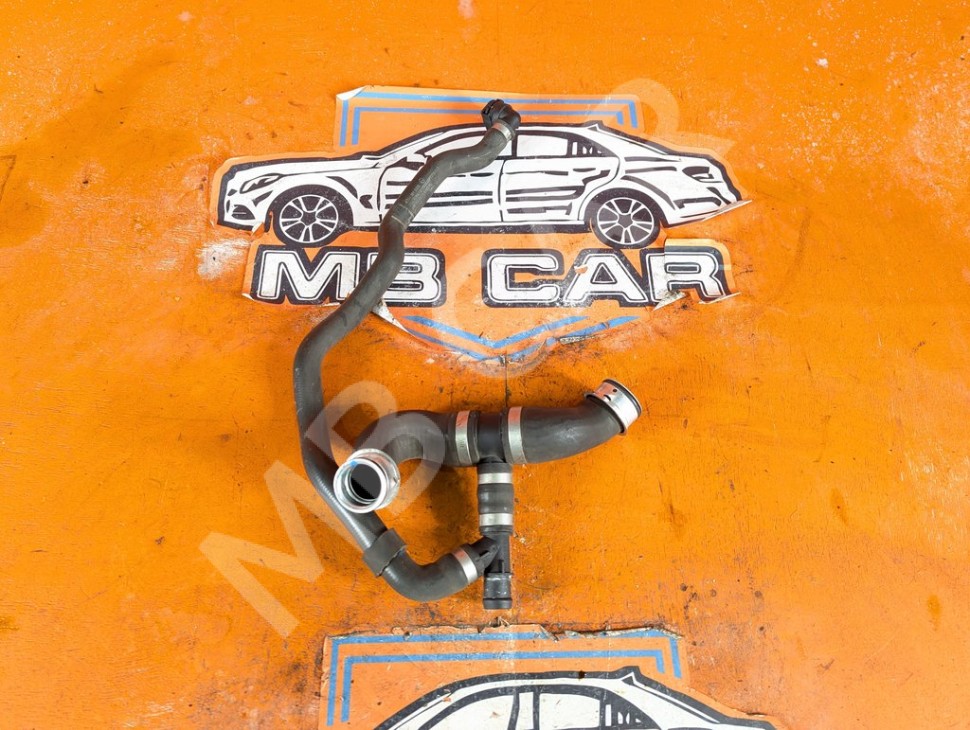 Патрубок радиатора MERCEDES-BENZ C-класс W204/S204/С204 рестайлинг (2011 - 2015) фото 1 &mdash; Разборка Мерседес