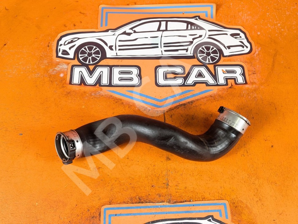 Патрубок интеркулера MERCEDES-BENZ C-класс W204/S204 (2006 - 2011) фото 1 &mdash; Разборка Мерседес
