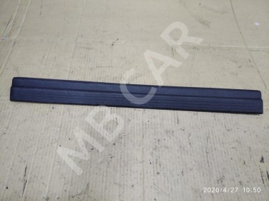 Накладка порога внутренняя MERCEDES-BENZ E-класс W212/S212/C207/A207 (2009 - 2013) — Разборка Мерседес