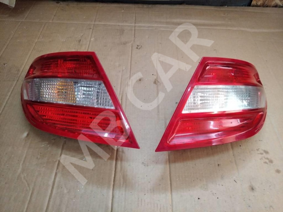 Фонарь задний левый MERCEDES-BENZ C-класс W204/S204 (2006 - 2011) фото 1 — Разборка Мерседес
