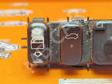 Блок кнопок стеклоподъемников MERCEDES-BENZ CLK-класс C208/A208 (1997 - 2000) — Разборка Мерседес