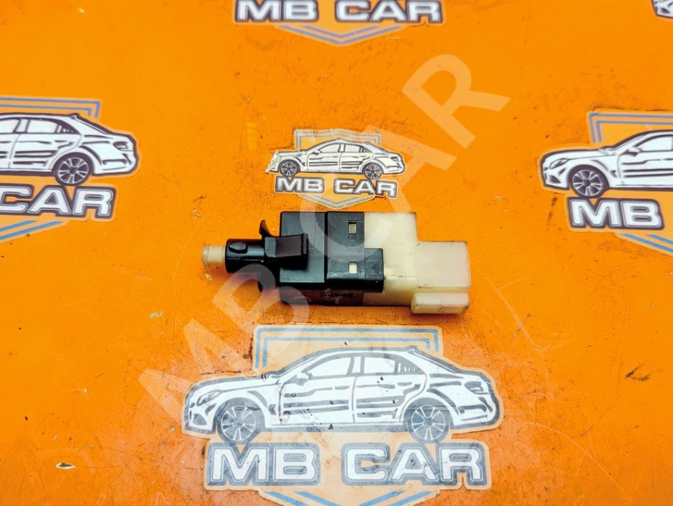 Выключатель стоп-сигнала MERCEDES-BENZ C-класс W203/S203/CL203 (2000 - 2004) фото 1 &mdash; Разборка Мерседес