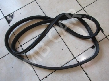 Уплотнитель крышки багажника MERCEDES-BENZ M-класс W164 (2005 - 2008) — Разборка Мерседес