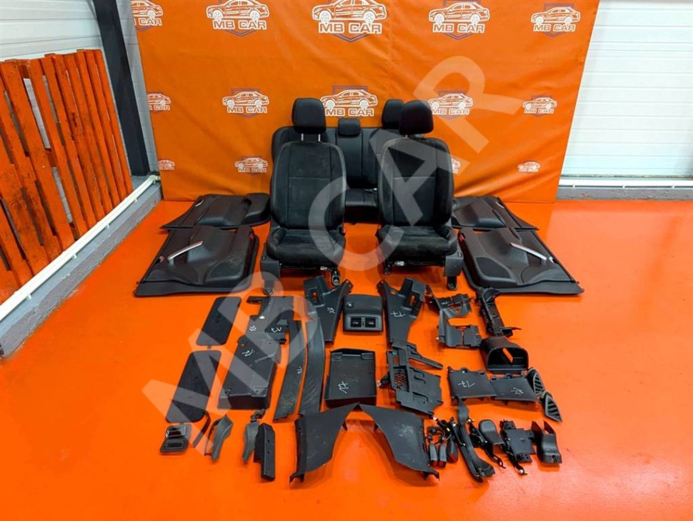 Салон MERCEDES-BENZ X-класс I (2017 - 2020) фото 1 &mdash; Разборка Мерседес