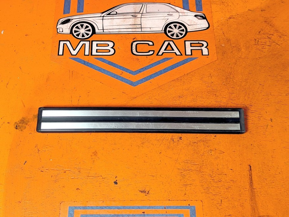 Накладка порога внутренняя MERCEDES-BENZ E-класс W210/S210 рестайлинг (1999 - 2003) E 200 2.0 MT (163 л.с.) фото 1 &mdash; Разборка Мерседес