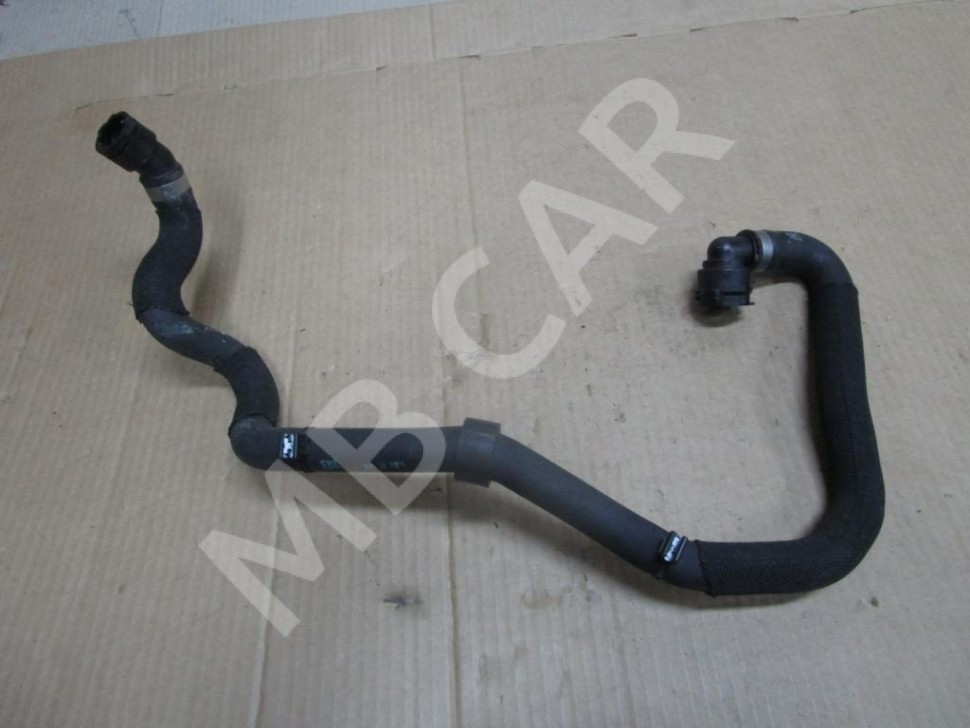 Патрубок ОЖ MERCEDES-BENZ A-класс AMG W177 (2019 - 2023) фото 1 — Разборка Мерседес