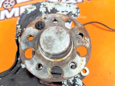 Кулак поворотный передний левый MERCEDES-BENZ C-класс W204/S204/С204 рестайлинг (2011 - 2015) &mdash; Разборка Мерседес