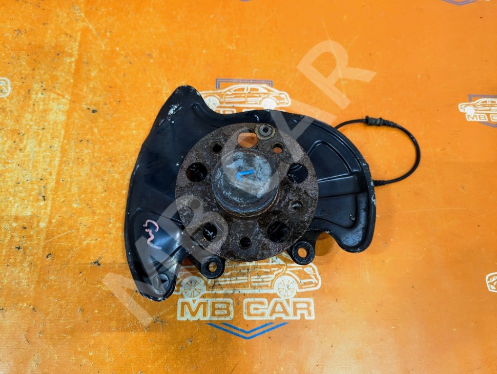 Кулак поворотный передний левый MERCEDES-BENZ C-класс W203/S203/CL203 (2000 - 2004) фото 1 — Разборка Мерседес