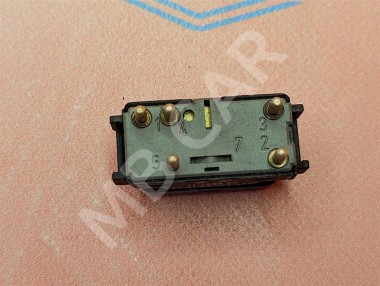 Кнопка стеклоподъемников MERCEDES-BENZ W124 W124/S124/C124/A124 (1984 - 1993) — Разборка Мерседес
