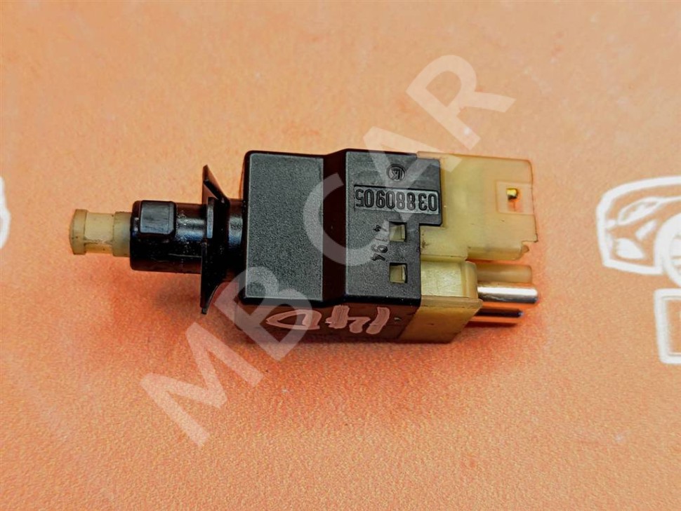 Выключатель стоп-сигнала MERCEDES-BENZ S-класс W140 (1991 - 1998) фото 1 — Разборка Мерседес