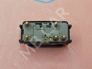 Кнопка стеклоподъемников MERCEDES-BENZ W124 W124/S124/C124/A124 (1984 - 1993) — Разборка Мерседес