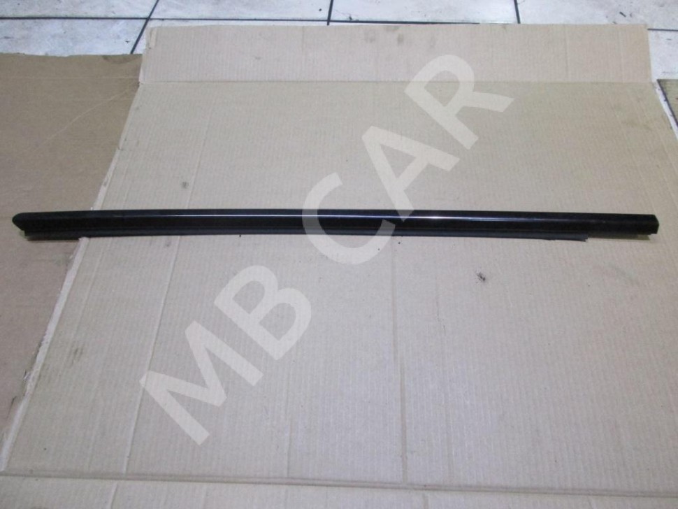 Молдинг стекла двери MERCEDES-BENZ E-класс W210/S210 (1995 - 1999) фото 1 — Разборка Мерседес