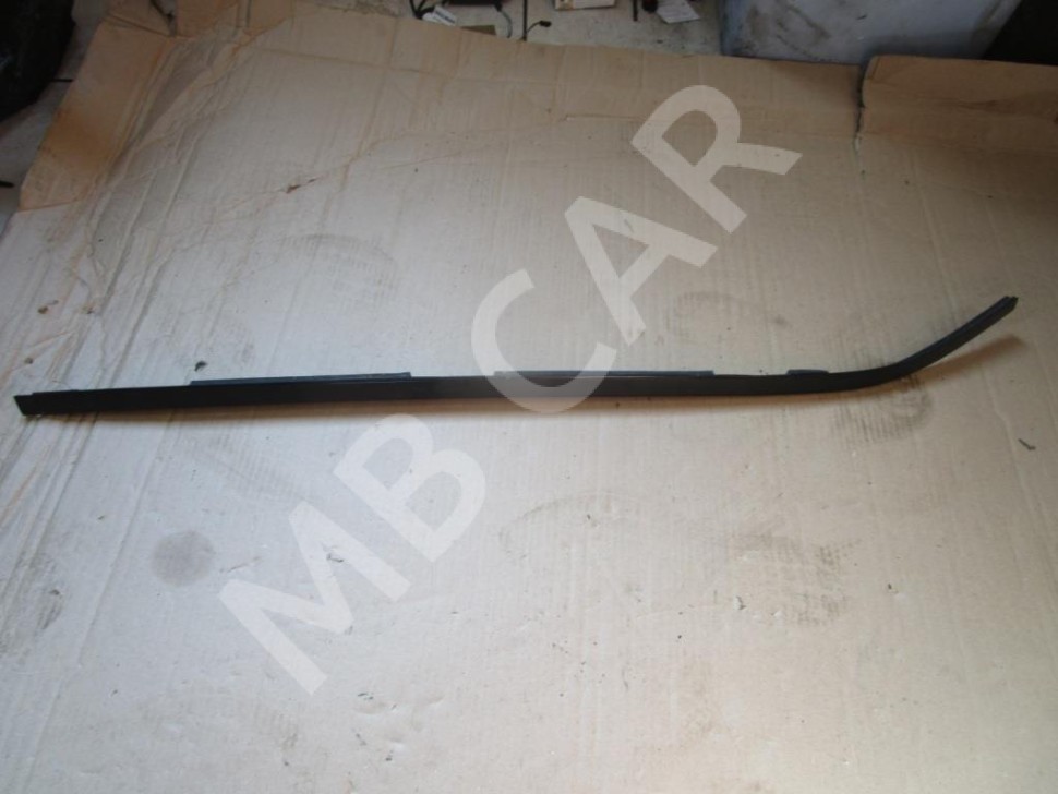 Молдинг лобового стекла MERCEDES-BENZ W124 W124/S124/C124/A124 (1984 - 1993) фото 1 — Разборка Мерседес