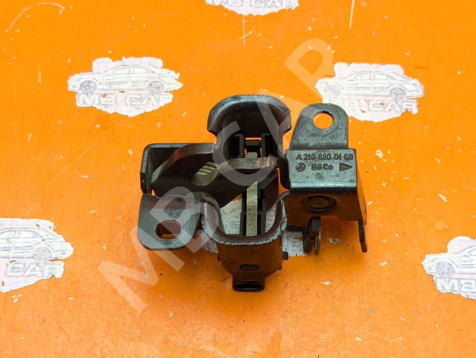 Замок капота MERCEDES-BENZ CLS-класс C219 (2004 - 2008) фото 1 &mdash; Разборка Мерседес