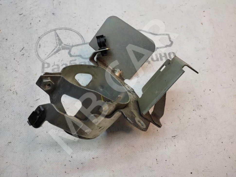 Кронштейн топливного фильтра MERCEDES-BENZ X-класс I (2017 - 2020) фото 1 — Разборка Мерседес