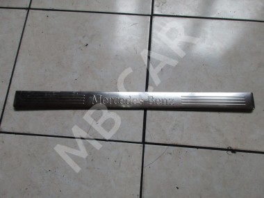 Накладка порога внутренняя MERCEDES-BENZ E-класс W212/S212/C207/A207 (2009 - 2013) — Разборка Мерседес
