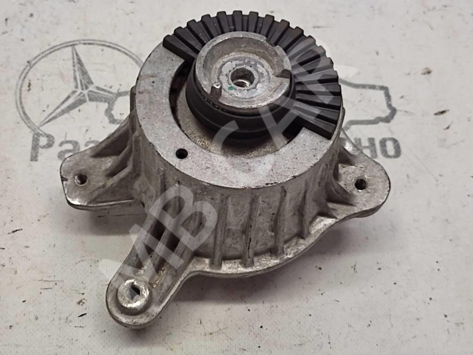 Опора двигателя MERCEDES-BENZ C-класс W205/S205/C205/A205 рестайлинг (2018 - 2023) фото 1 — Разборка Мерседес