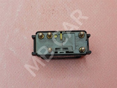 Кнопка стеклоподъемников MERCEDES-BENZ W124 W124/S124/C124/A124 (1984 - 1993) — Разборка Мерседес