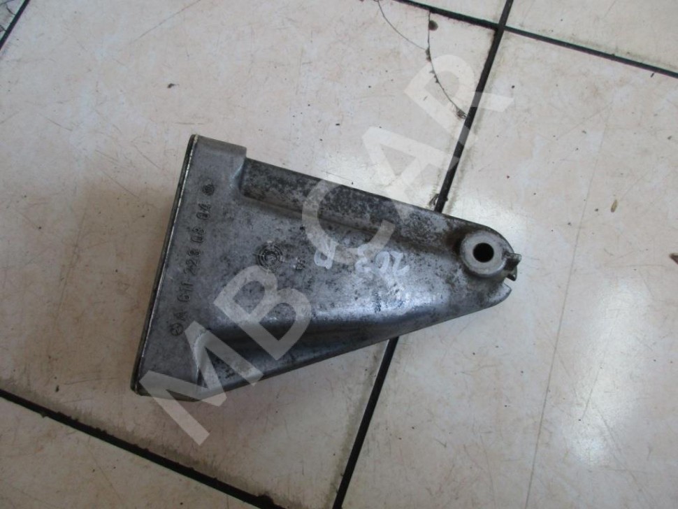 Лапа правая MERCEDES-BENZ C-класс W203/S203/CL203 (2000 - 2004) фото 1 — Разборка Мерседес