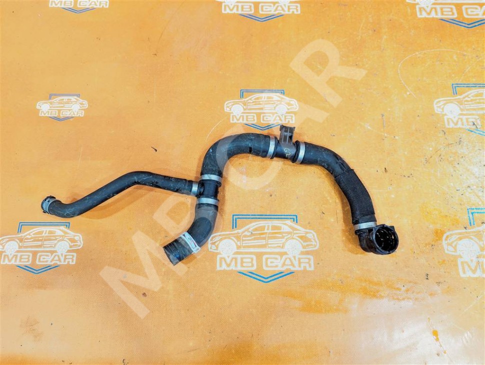 Патрубок радиатора MERCEDES-BENZ CLA-класс C118/X118 (2019 - 2023) фото 1 — Разборка Мерседес