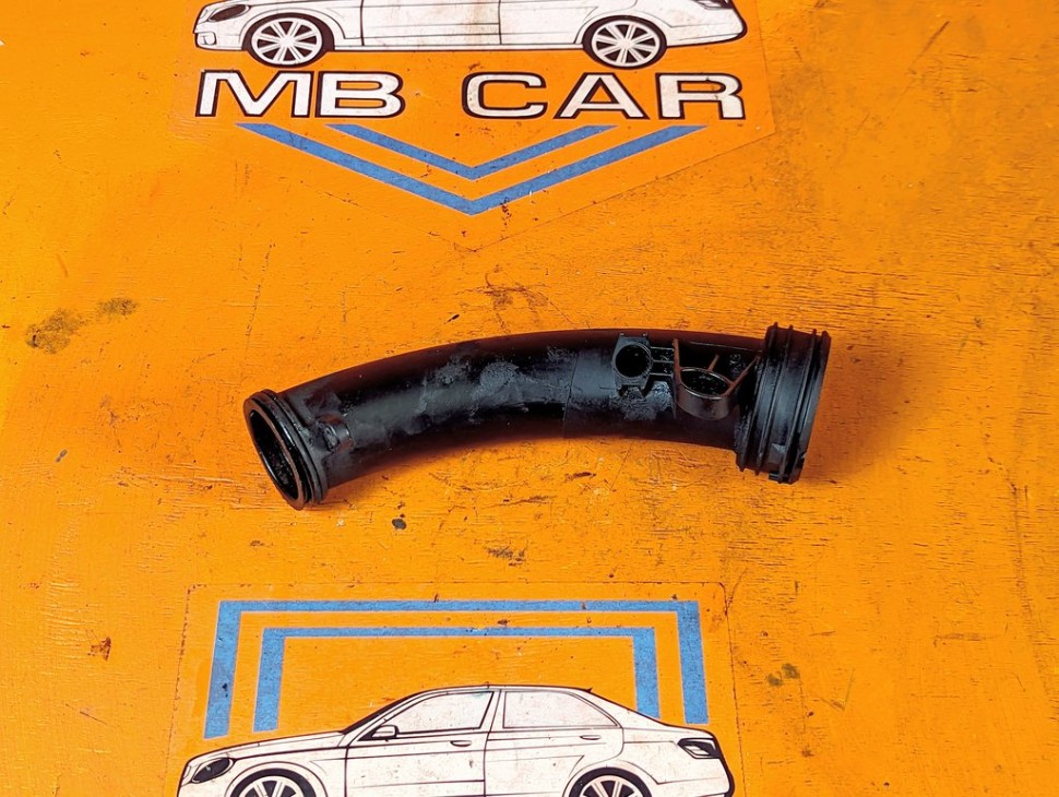 Патрубок интеркулера MERCEDES-BENZ C-класс W204/S204 (2006 - 2011) фото 1 &mdash; Разборка Мерседес