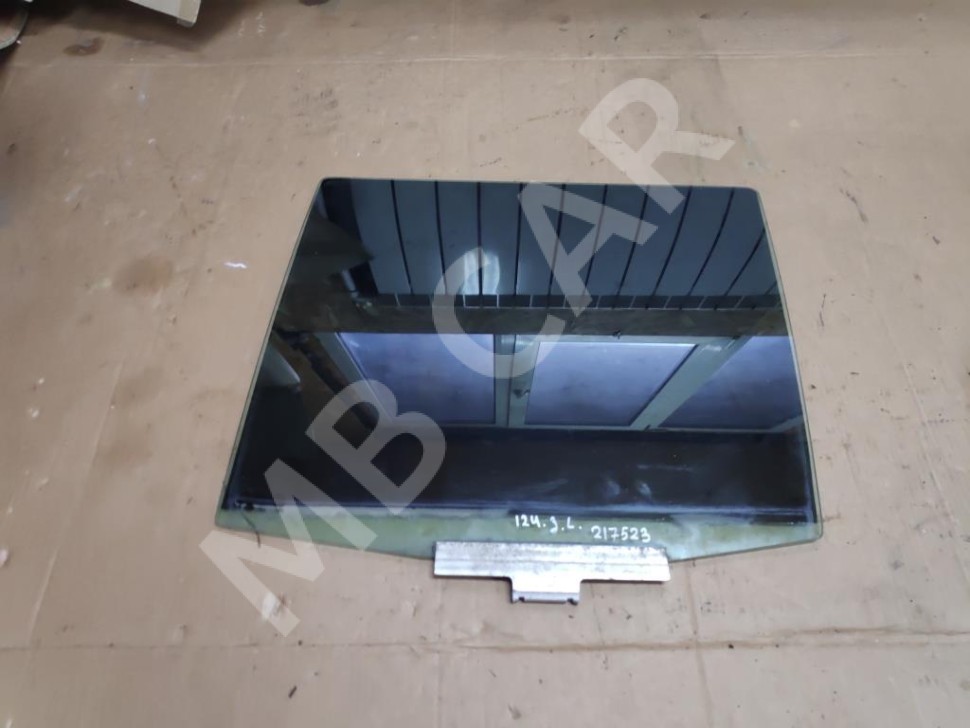 Стекло заднее левое MERCEDES-BENZ E-класс W124/S124/C124/A124 (1984 - 1997) фото 1 &mdash; Разборка Мерседес