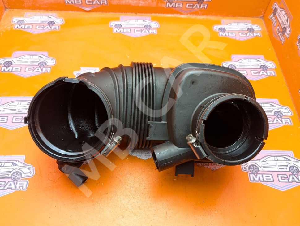 Патрубок воздушный MERCEDES-BENZ C-класс W204/S204/С204 рестайлинг (2011 - 2015) фото 1 &mdash; Разборка Мерседес