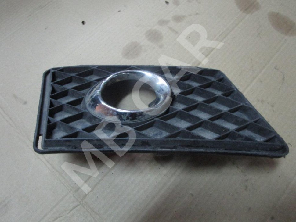 Решетка в бампер MERCEDES-BENZ C-класс W204/S204 (2006 - 2011) фото 1 &mdash; Разборка Мерседес