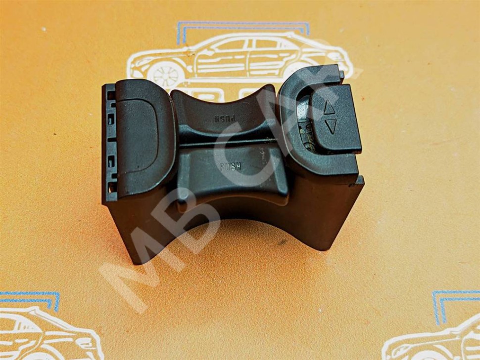 Подстаканник MERCEDES-BENZ A-класс W177 (2018 - 2023) фото 1 — Разборка Мерседес