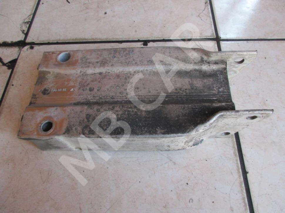 Кронштейн усилителя переднего бампера MERCEDES-BENZ C-класс W204/S204/С204 рестайлинг (2011 - 2015) фото 1 — Разборка Мерседес