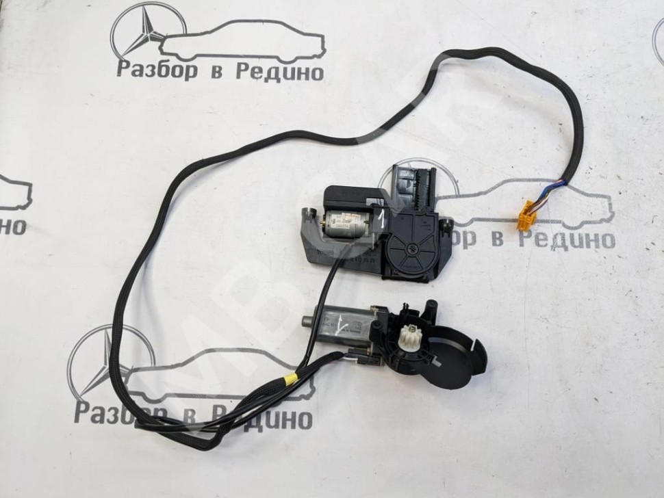 Моторчик регулировки сидений MERCEDES-BENZ C-класс W203/S203/CL203 (2000 - 2004) фото 1 — Разборка Мерседес