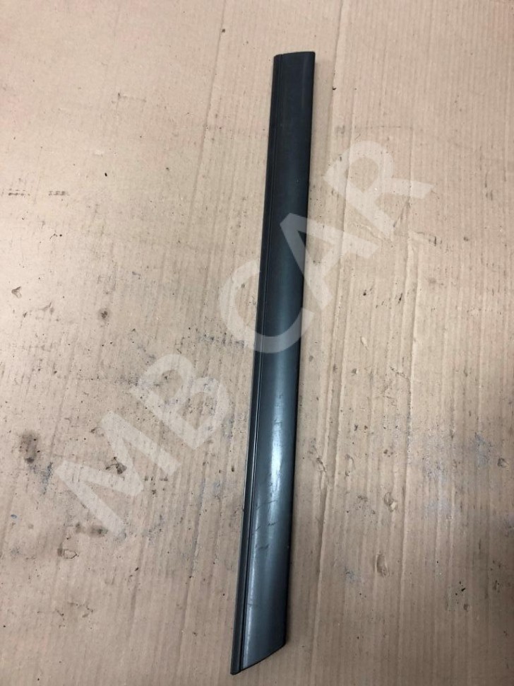 Молдинг двери MERCEDES-BENZ C-класс W202/S202 (1993 - 1997) фото 1 — Разборка Мерседес