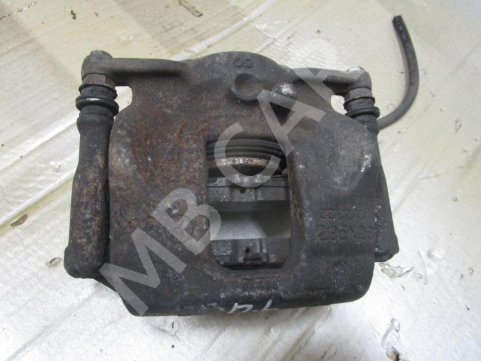 Суппорт передний левый MERCEDES-BENZ CLA-класс C117/X117 (2013 - 2016) фото 1 — Разборка Мерседес