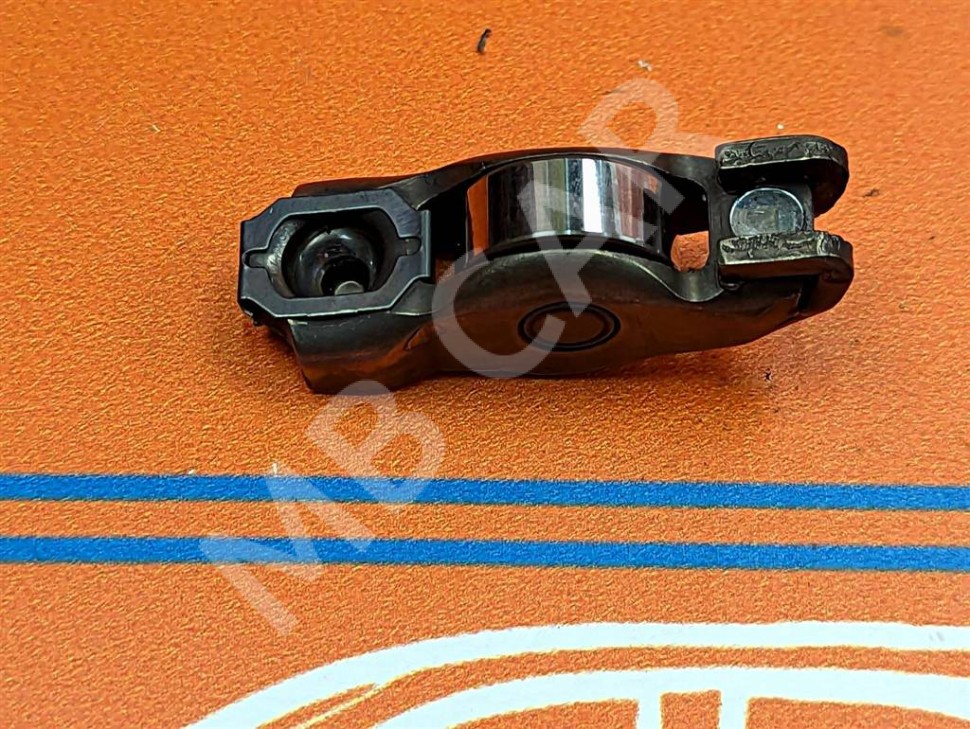 Коромысло клапана ГРМ MERCEDES-BENZ M-класс W164 (2005 - 2008) фото 1 — Разборка Мерседес