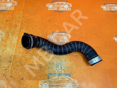Патрубок интеркулера MERCEDES-BENZ C-класс W204/S204 (2006 - 2011) — Разборка Мерседес