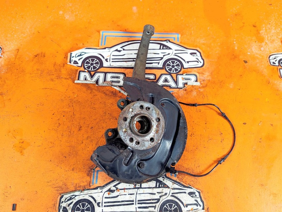Кулак поворотный передний правый MERCEDES-BENZ R-класс W251 рестайлинг (2007 - 2010) R 350d 3.0 4MATIC 7G-Tronic (224 л.с.) фото 1 &mdash; Разборка Мерседес