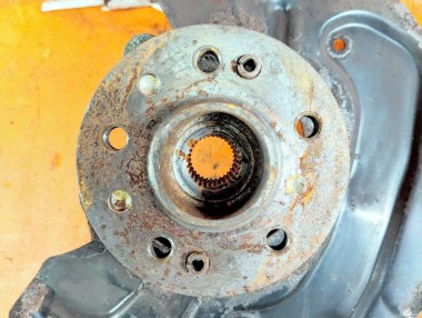 Кулак поворотный передний правый MERCEDES-BENZ R-класс W251 рестайлинг (2007 - 2010) R 350d 3.0 4MATIC 7G-Tronic (224 л.с.) &mdash; Разборка Мерседес