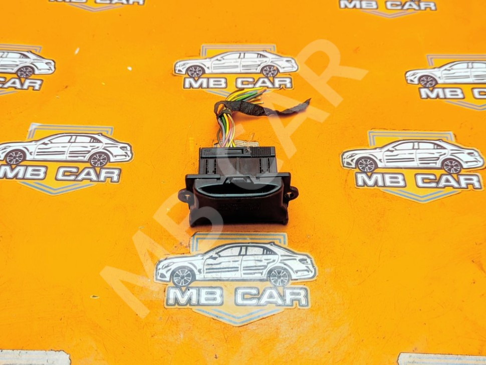 Корпус диагностического разъема MERCEDES-BENZ SLK-класс R171 (2004 - 2008) фото 1 &mdash; Разборка Мерседес