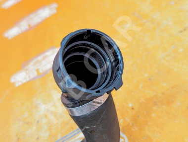 Патрубок радиатора MERCEDES-BENZ C-класс W205/S205/C205/A205 (2014 - 2018) — Разборка Мерседес