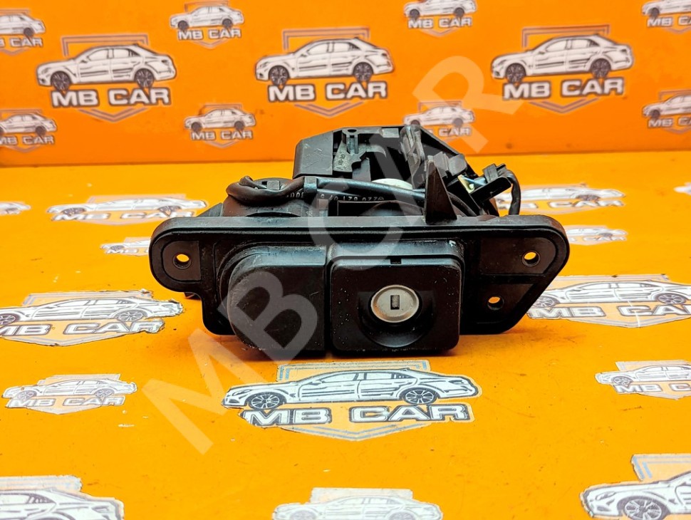 Ручка открытия багажника MERCEDES-BENZ S-класс W220 (1998 - 2005) фото 1 &mdash; Разборка Мерседес